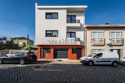 Casa ou moradia à venda na São Roque da Lameira
