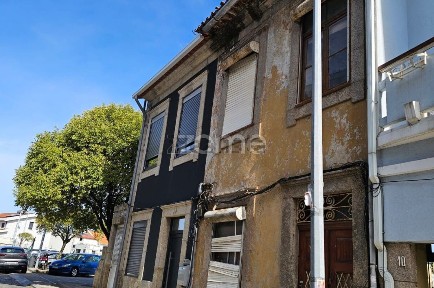 Moradia independente à venda na Rua Aval de Cima, 230