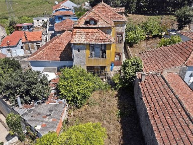 Moradia independente à venda na Rua da Estrada Nova, 351