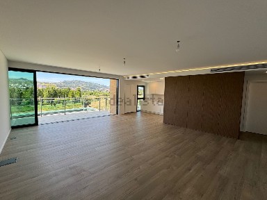 Arrendamento de penthouse na Avenida Descobertas, 82