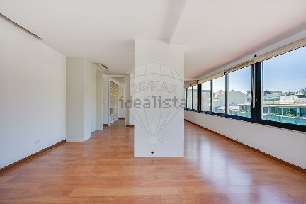 Arrendamento de apartamento T3 na Rua Duque de Palmela
