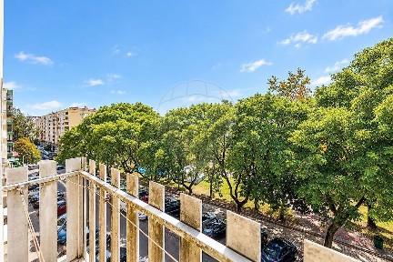 Apartamento T1 à venda na Rua Margarida Malheiros
