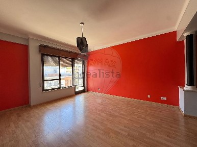 Apartamento T2 à venda na Avenida Dom Nuno Álvares Pereira