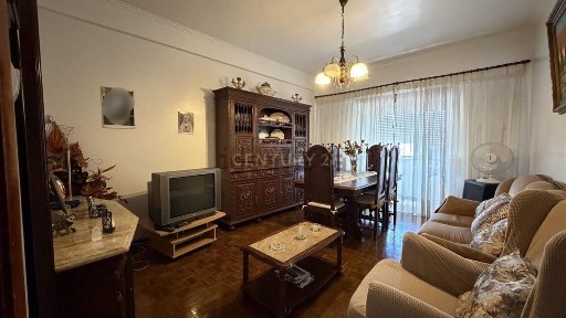 Apartamento T2 à venda na Rua da República Popular de Moçambique, 12