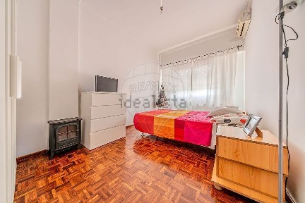 Apartamento T2 à venda na Rua Alves Redol