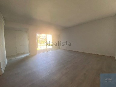 Apartamento T2 à venda na Avenida Loureiro, 15
