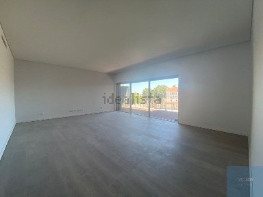 Apartamento T3 à venda na Avenida Loureiro, 15