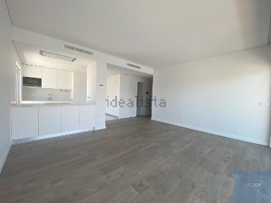 Apartamento T2 à venda na Avenida Loureiro, 15