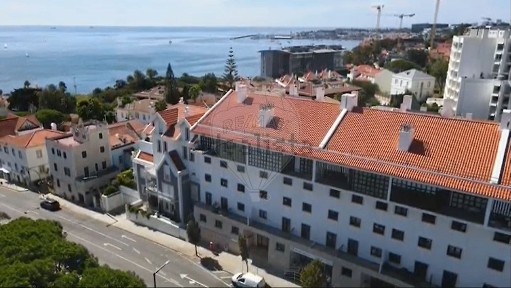 Apartamento T3 à venda na Avenida Fausto de Figueiredo