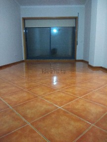 Arrendamento de apartamento T2 na Rua Dona Glória de Castro, 200