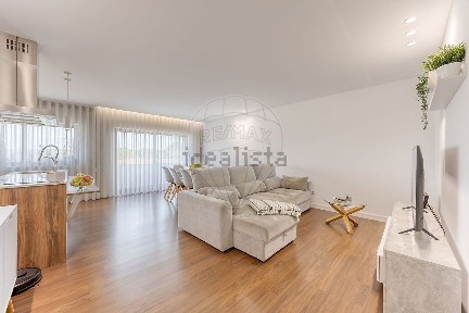 Apartamento T2 à venda na Rua António Sérgio