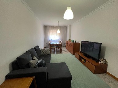 Apartamento T2 à venda na Rua Doutor João das Regras, 36