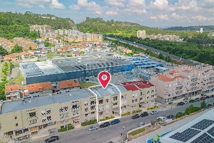 Apartamento T3 à venda na Rua Rainha Santa Isabel
