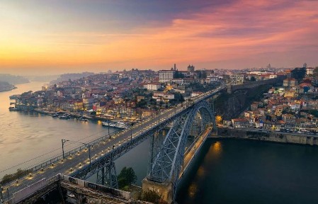 Apartamento T1 à venda na Rua da Barroca