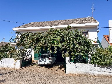 Moradia geminada à venda em Capinha