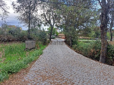 Moradia independente à venda na Rua Poço