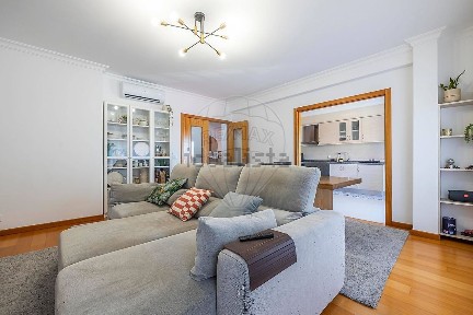 Apartamento T3 à venda na Rua dos Castelos de Ourém