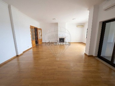 Apartamento T4 à venda na Praceta de São João