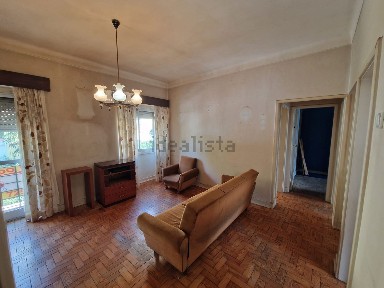 Apartamento T3 à venda na Rua Alberto de Oliveira