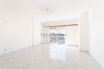 Apartamento T2 à venda na Rua Malvas