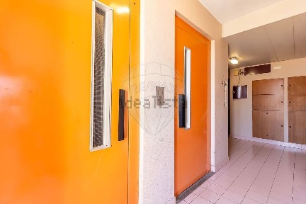 Apartamento T2 à venda na Rua Padre Abel Varzim