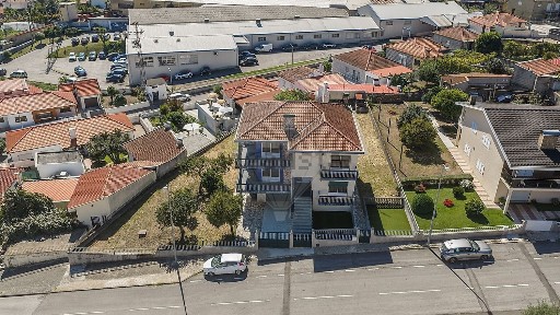 Moradia independente à venda em Urbanização Armando Campos de Matos