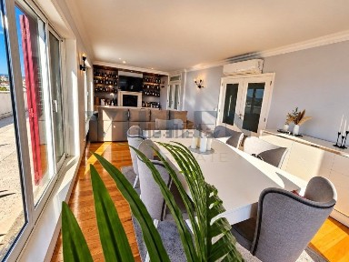 Apartamento T3 à venda na Rua das Indústrias