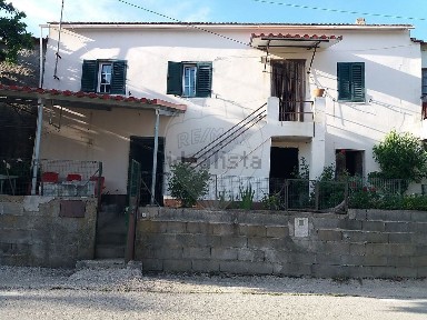Moradia independente à venda em Sobreira Formosa e Alvito da Beira