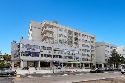 Arrendamento de espaço comercial na Avenida da Boavista, 2893