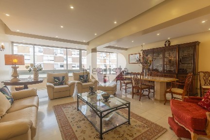 Arrendamento de apartamento T3 na Rua Vasco Santana, 5