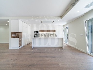 Apartamento T3 à venda na Rua João Maria Porto, 4