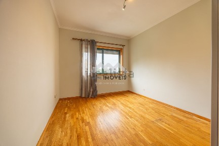Arrendamento de apartamento T2 na Rua São Jorge