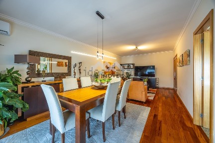 Apartamento T3 à venda na Rua Santo António