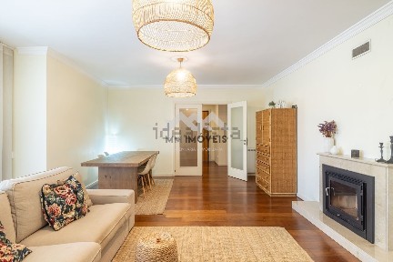 Apartamento T3 à venda na Rua Miosótis