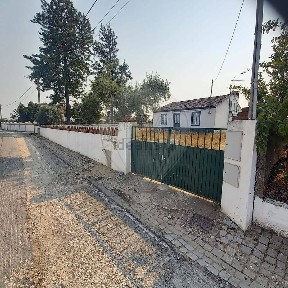 Moradia independente à venda em São Facundo e Vale das Mós