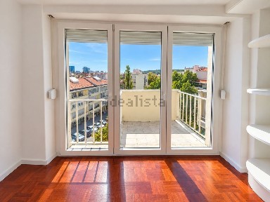 Arrendamento de apartamento T2 na Rua Padre Francisco Álvares s/n