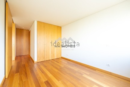 Arrendamento de apartamento T1 na Rua Camilo de Sousa Santos
