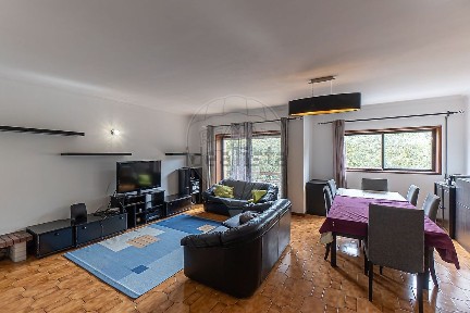 Arrendamento de apartamento T3 na Estrada da Circunvalação