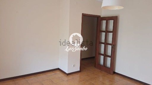 Arrendamento de apartamento T2 na Areosa - Fernão de Magalhães