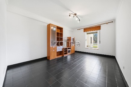 Apartamento T2 à venda na Rua Sabino Luís Pedroso, 349