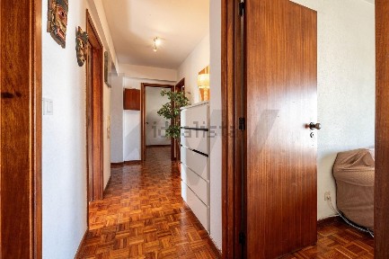 Apartamento T2 à venda na Rua Professor Prado Coelho, 46