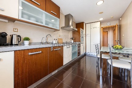 Apartamento T2 à venda na Avenida Diogo Cão
