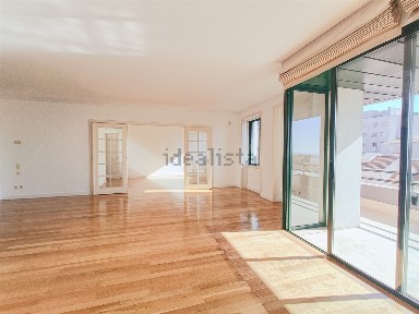 Apartamento T3 à venda na Travessa da Légua da Póvoa I