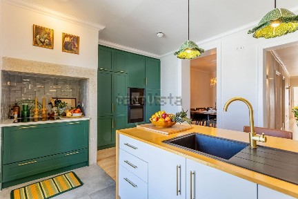Apartamento T3 à venda na Rua Damasceno Monteiro, 57