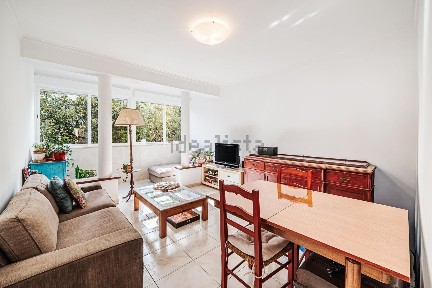 Apartamento T2 à venda na Rua Abade Faria, 49