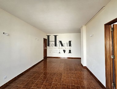 Apartamento T2 à venda na Rua Caravelas