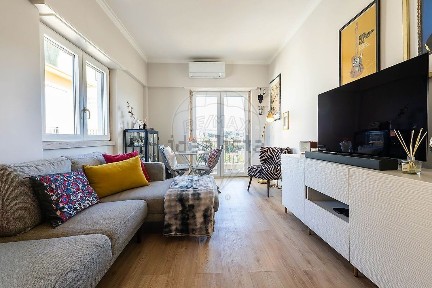 Apartamento T2 à venda nas Portas de Benfica - Mercado de Benfica