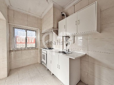 Apartamento T2 à venda na Rua 9 de Abril