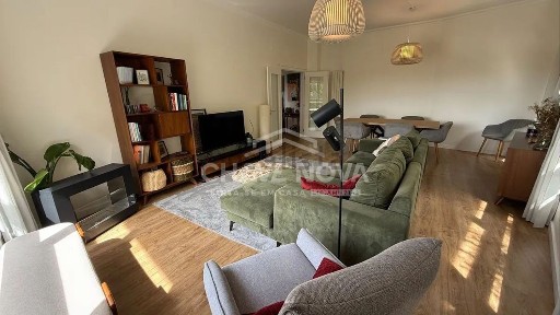 Apartamento T3 à venda na Rua Engenheiro Ferry Borges