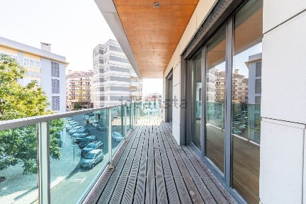 Apartamento T4 à venda na Avenida Infante Santo, 60